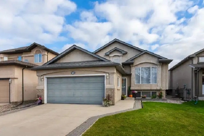 Beautifully Maintained 4bdrm 3bth Bi-Level in Harbour View South