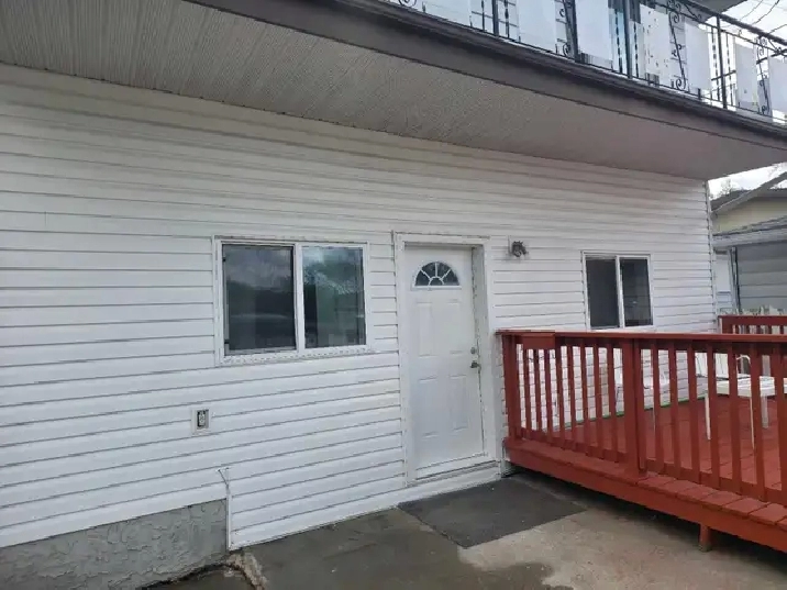 main floor in two bedrooms one room for rent