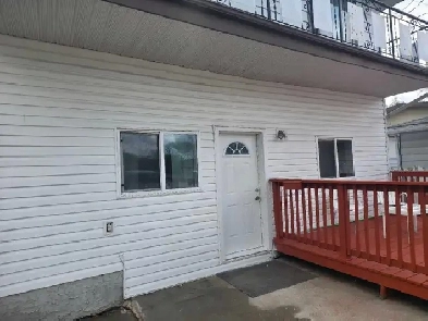 main floor in two bedrooms one room for rent