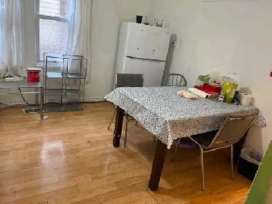 Unbeatable Price! 5-Bedroom House Near U of W – $1,650 Utilities