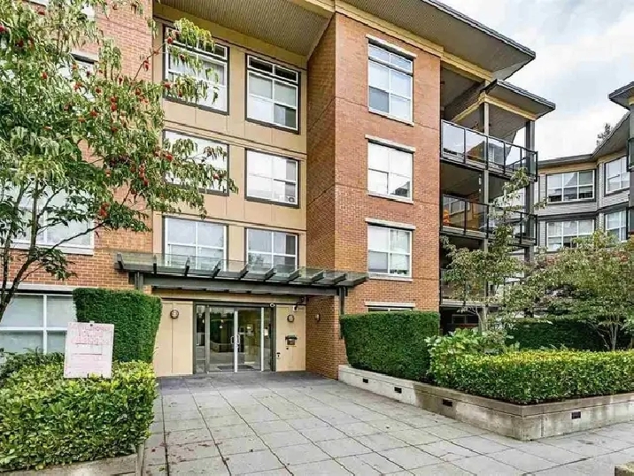 Surrey Center 860 sqft 2B2B Unit Condo for Rent  – $2,250