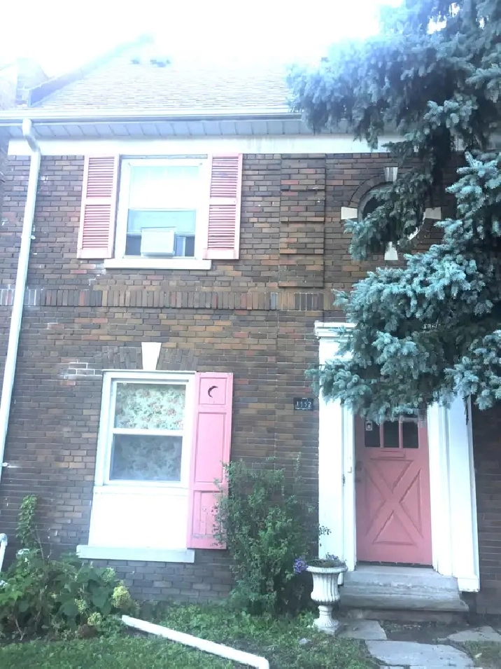 Avenue Eglinton 2 bedroom