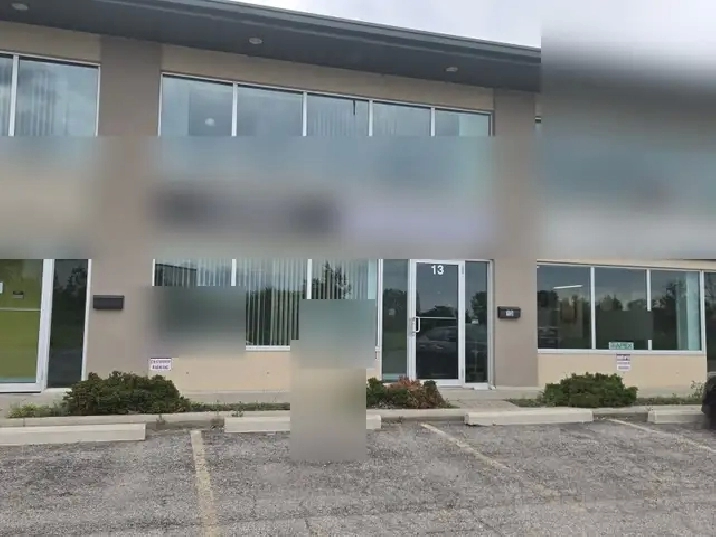 Commercial Plaza Office Room for Lease - 150 Sq Ft, Brantford