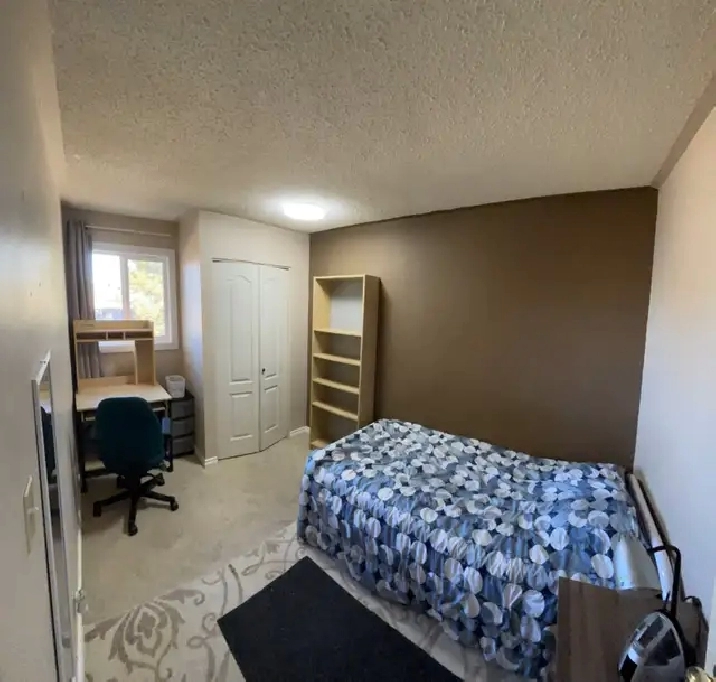 Cross Road UoL Female House/Room Furnished Utility Internet inc
