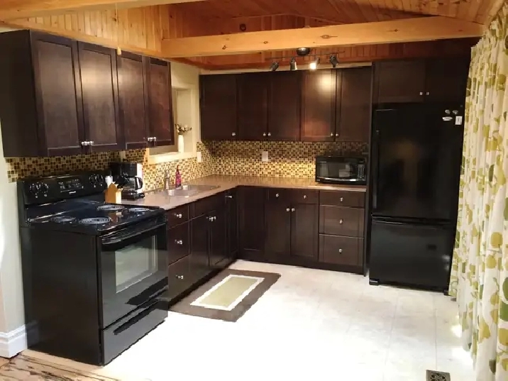 Beautiful 2 Bedroom Century Home | Original Hardwood & Laundry