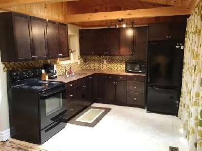 Beautiful 2 Bedroom Century Home | Original Hardwood & Laundry
