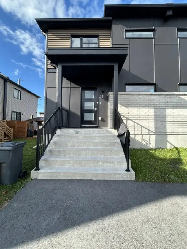 Maison, 3cc, 5 1/2, 2 parkings, AC, electros inclus