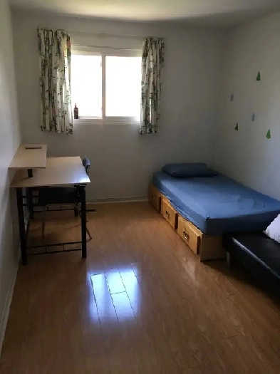 A bedroom for rent at Finch/Warden