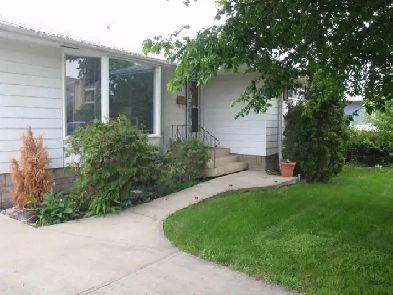 Meadowlark area- 4 bedroom house with Garage - Nov 1.