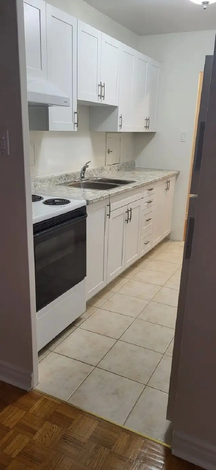 Gorgeous 2 Bedroom on Main Floor with IMMEDIATE OCCUPANCY