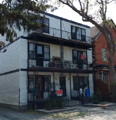 2 Bedroom ByWard Market Apartment for Rent (152 Guigues Ave)