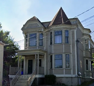 183 Douglas Ave -  Beautiful 1BR Den North, Parking, Laundry
