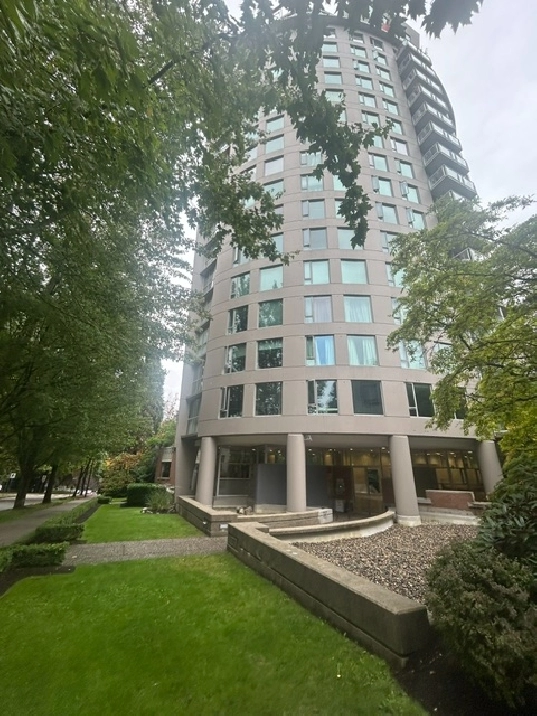 1 Bed   Den Condo at The Jetson