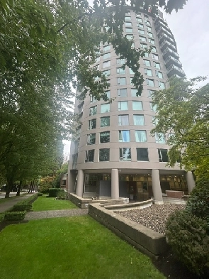 1 Bed   Den Condo at The Jetson