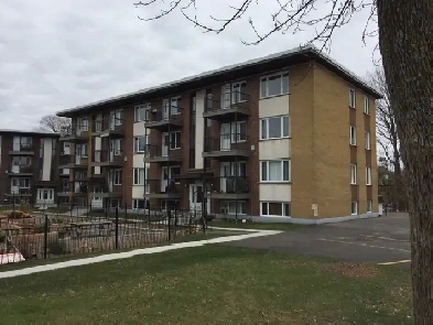 2 1/2 à Ste-Foy Sur étage Près des ponts Libre dès maintenant