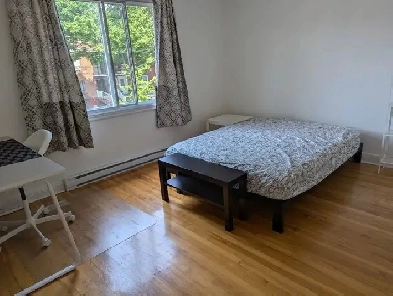 Furnished room available in cote-des-neiges