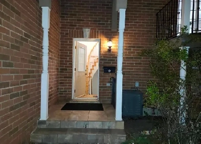 Spacious Master Bedroom for Rent- $900   Utilities | Scarborough