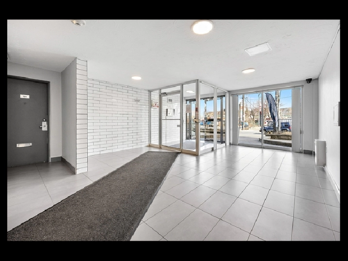 A large Private room for rent $800 Weston Road