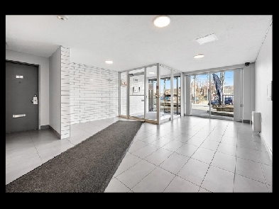 A large Private room for rent $800 Weston Road