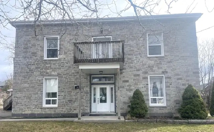 Gorgeous 2 Bedroom Main Floor Apartment $1900