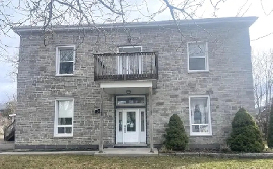 Gorgeous 2 Bedroom Main Floor Apartment $1900