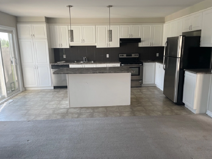 3 bedroom End Unit 2 Storey Townhome with large back yard