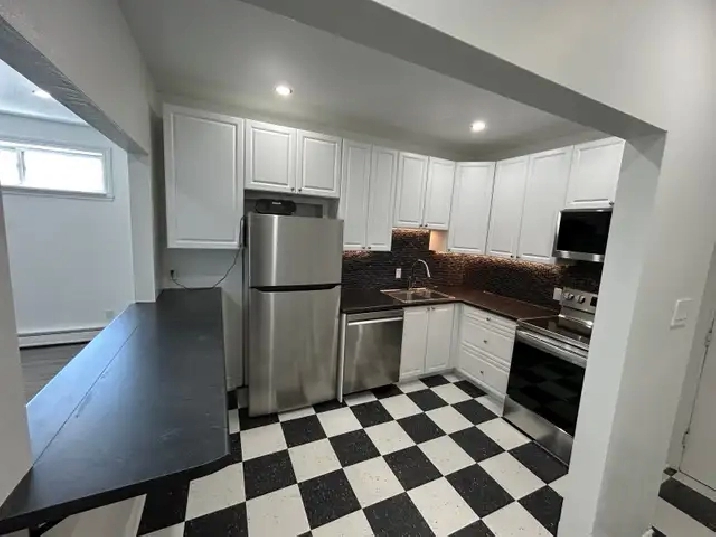 2 BEDROOM FOR RENT $2,100/ AVAILABLE NOVEMBER 1