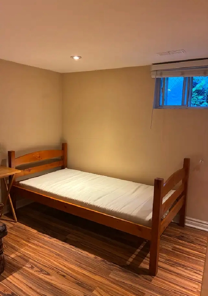1 PRIVATE ROOM for rent FEMALE ONLY