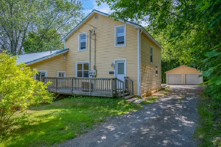 2 Storey House with 3 Bedroom   Bonus Room