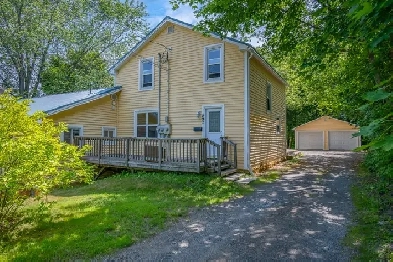 2 Storey House with 3 Bedroom   Bonus Room