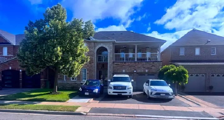 LARGE ROOM FOR RENT