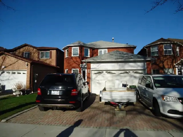 Bedroom For Rent In Executive 2 Storey Home In Highland Creek