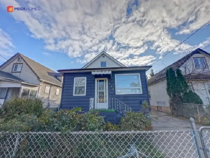 MEGAHOMES NEW LISTING - 622 BURROWS AVENUE