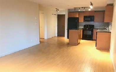 2,100 / 860ft - 2 Beds 2 Baths Condo Surrey Center for rent