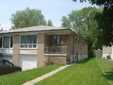 Main floor 3 bedroom apartment in North York