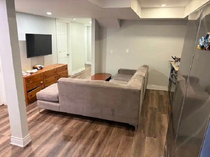 Room for rent private (No Parking)