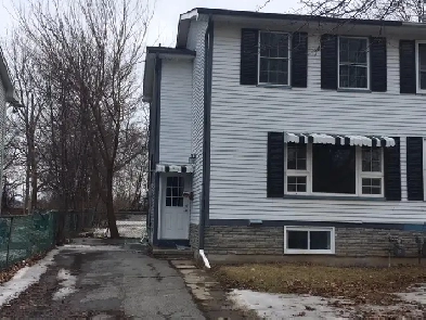 ROOM FOR RENT / SUBLET – KINGSTON (38 Woodstone Crescent, K7M 6K