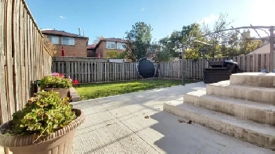 DETACHED THREE BEDROOM HOUSE PRIME LOCATION MAVIS AND EGLINTON