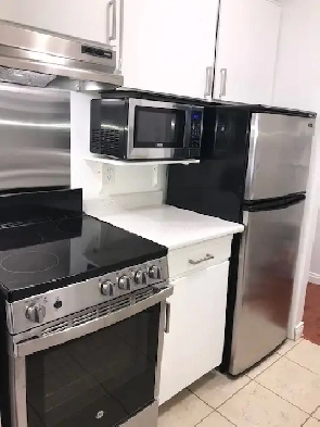 West End/Dec 1, Nice updated 1 Br Corner Unit/Parking/Beach
