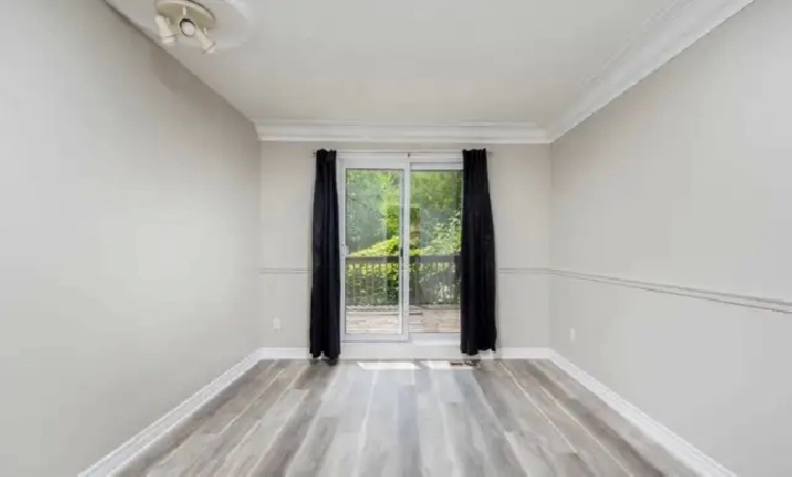 McMaster Univ: 1 Private Room with Private Deck Available f