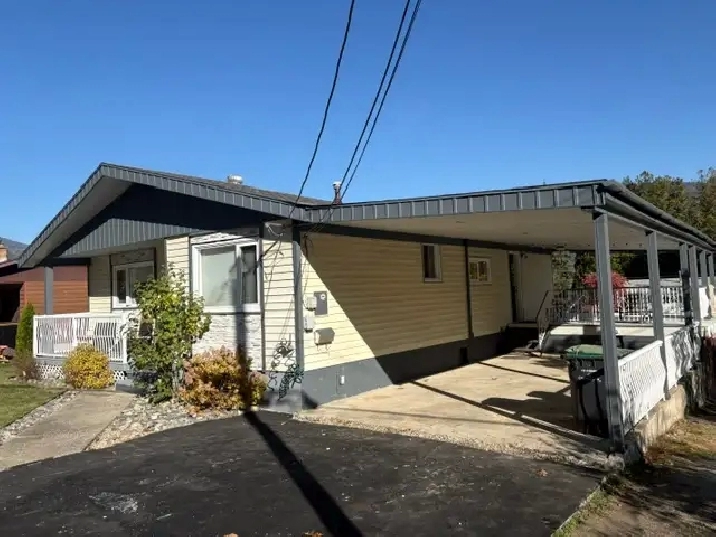 For Rent Modern 3-Bedroom Home with Walkout & Spacious Outdoors
