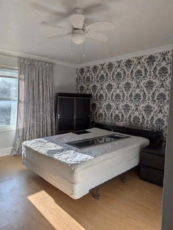 Large, furnished room for rent in East Gwillimbury(Queensville)