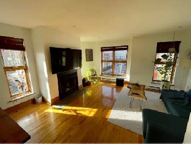 Furnished apartment located on the top floor Montreal
