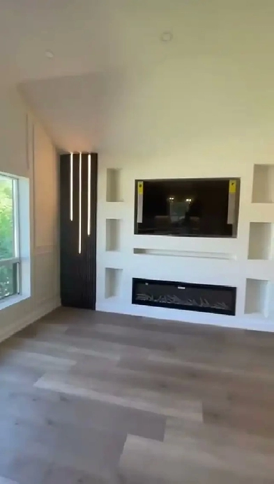 Renovated Main-Floor 2-Bed 2-Bath Port Credit, 2 Parking, $2,950