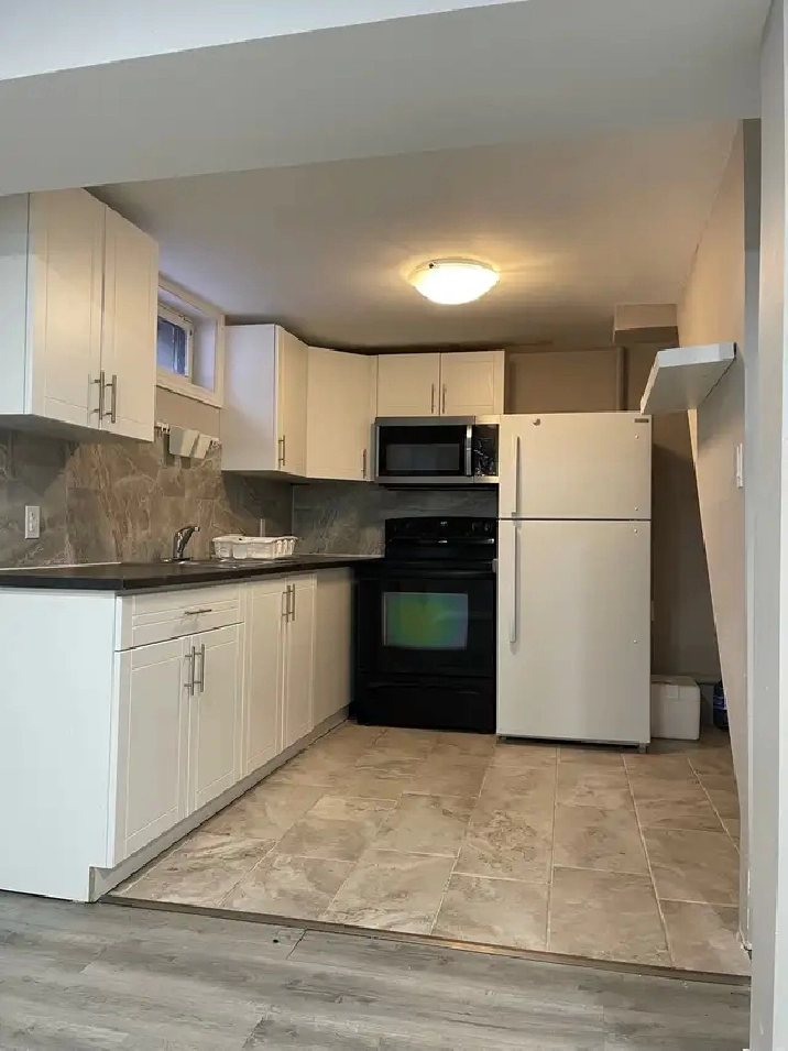 3 BEDROOM LOWER APARTMENT FOR RENT