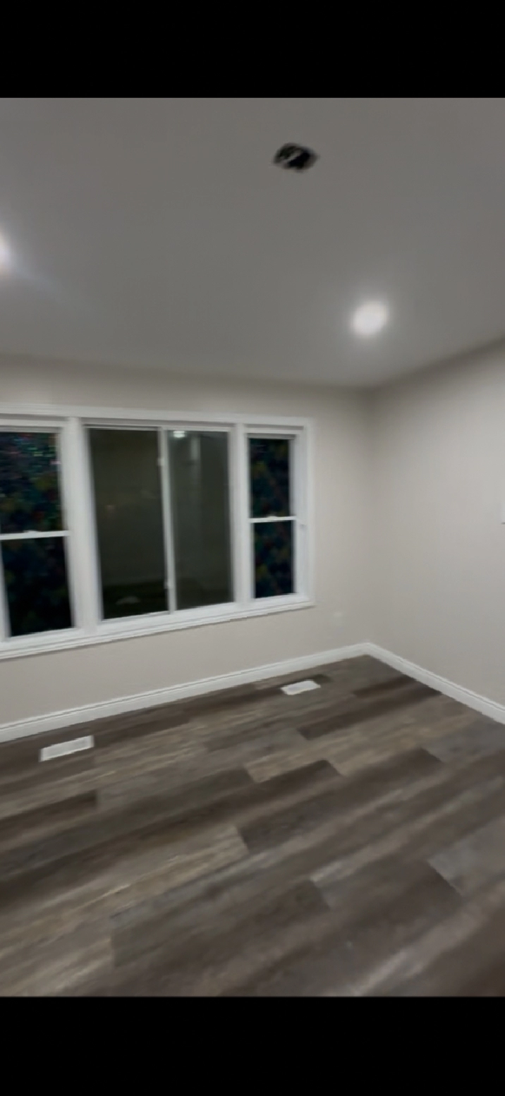 Two bedroom apartment for rent with beautiful backyard/Parking