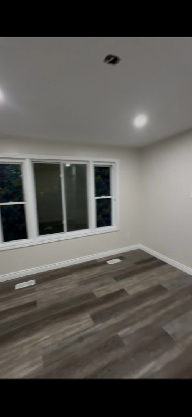 Two bedroom apartment for rent with beautiful backyard/Parking