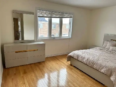 Master bedroom for rent in Richmond Hill