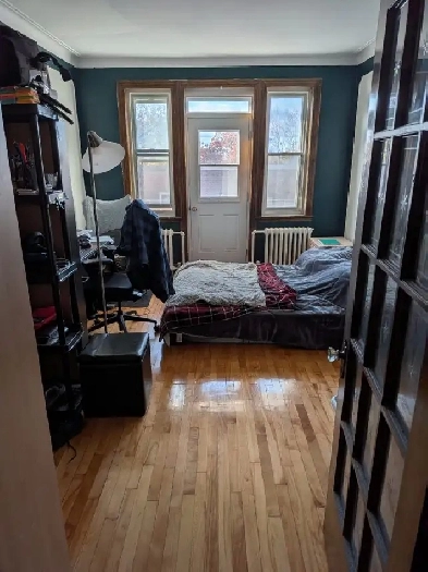 Grande chambre avec balcon à Côte-des-Neiges | Tout inclus | 500
