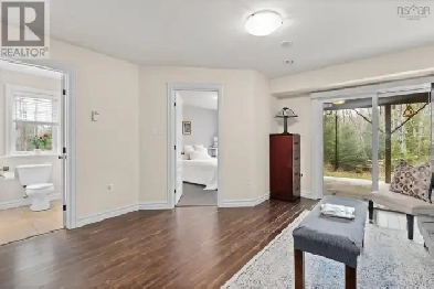 Immediately Avbl : 1-BR Private Toilet Dining Parking in Bedford